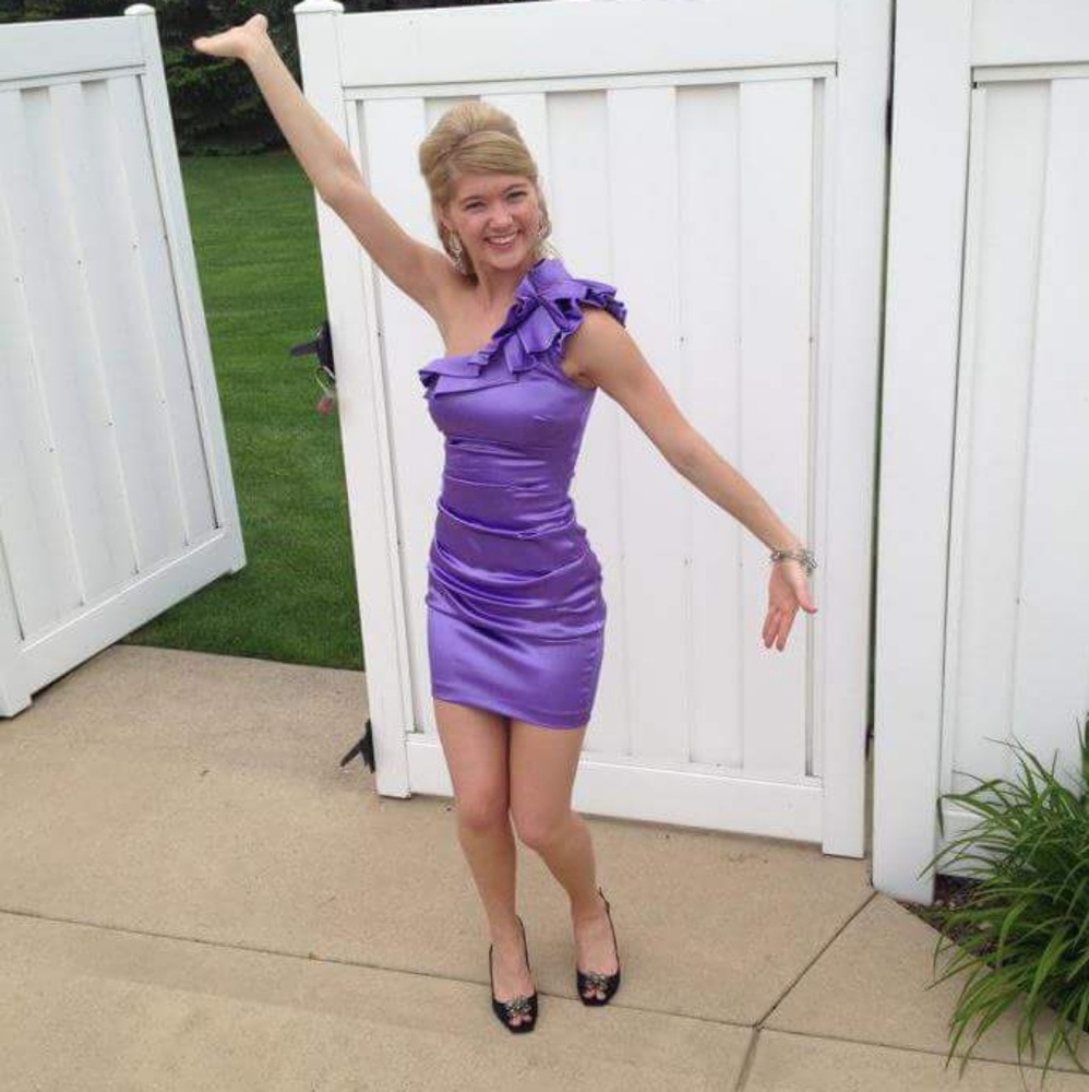 One shoulder Dress - Picture 2 of 4